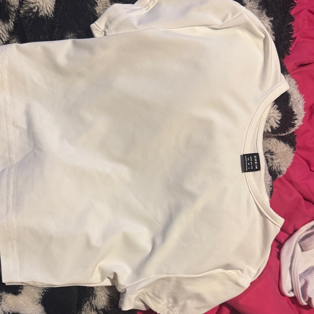 SHEIN White Crop Top